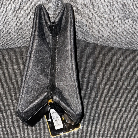 True Religion Mens Cosmetic / Shaving / Travel Toiletry Bag 9” x 6” New w Tags!! - Picture 4 of 4